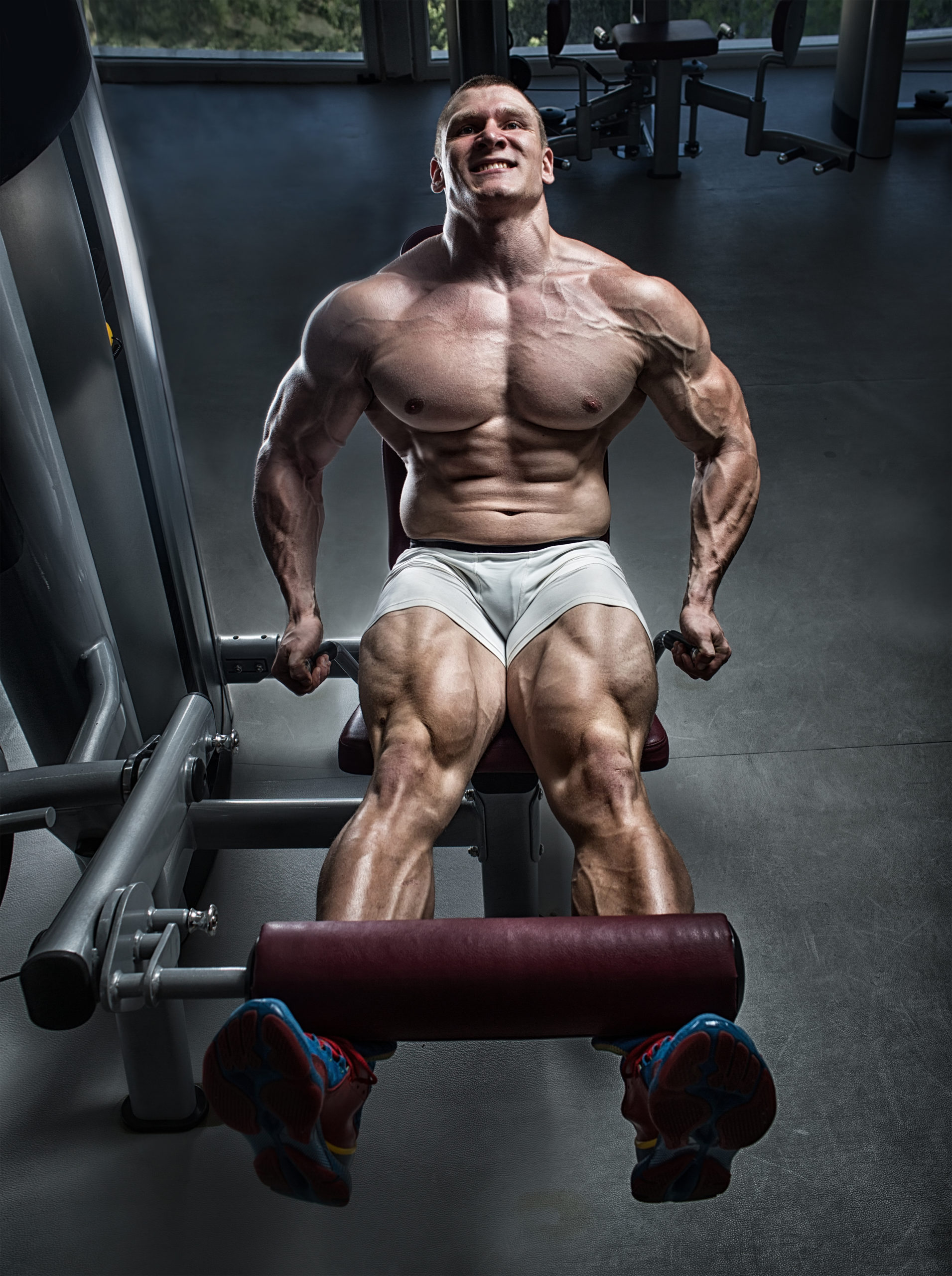 Grow Your Quads: Barbell Squats and Leg Extensions